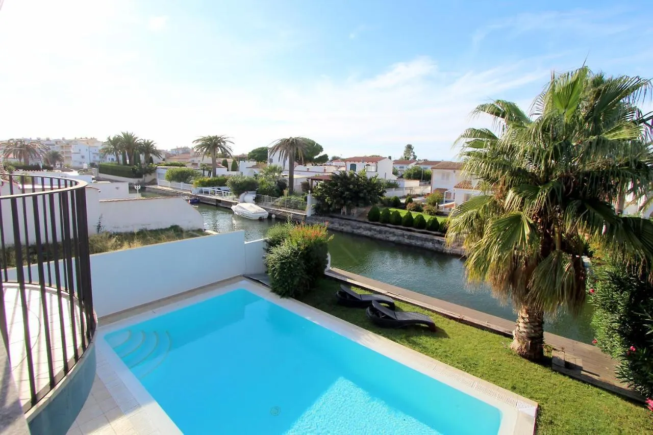Leon Inmo Villa Falconera 58 B - 10039 Empuriabrava Spagna